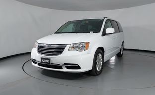 Chrysler • Town & Country