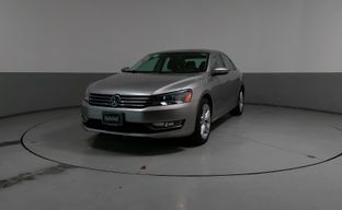 Volkswagen • Passat