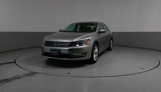 Volkswagen • Passat