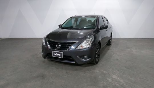 Nissan • Versa