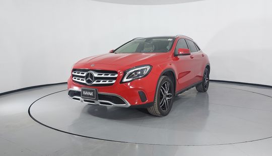 Mercedes Benz • Clase GLA