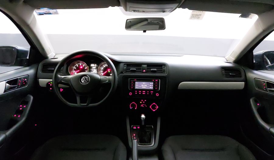 Volkswagen Jetta 2.5 TRENDLINE TIPTRONIC Sedan 2015