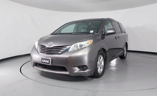 Toyota • Sienna