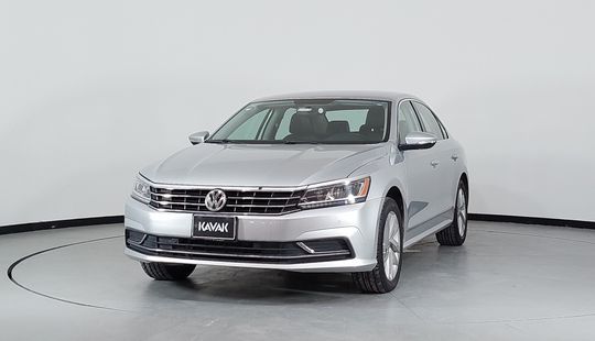 Volkswagen • Passat