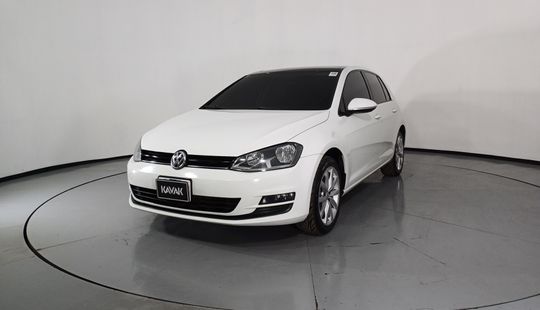 Volkswagen • Golf