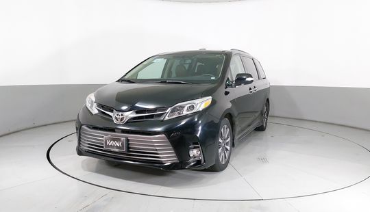 Toyota • Sienna