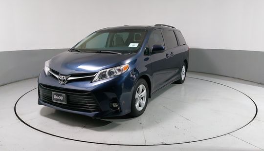 Toyota • Sienna