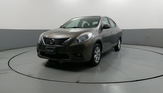 Nissan • Versa