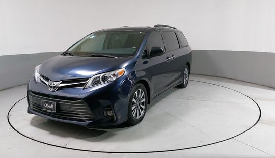 Toyota • Sienna