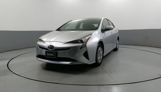 Toyota • Prius