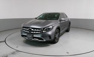 Mercedes Benz • Clase GLA