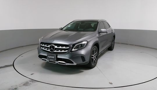 Mercedes Benz • Clase GLA