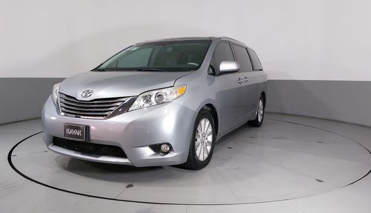 Toyota • Sienna