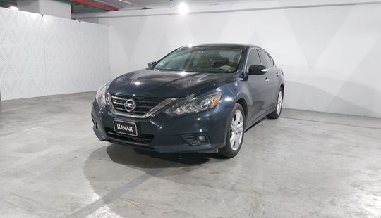 Nissan • Altima