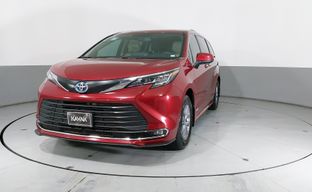 Toyota • Sienna