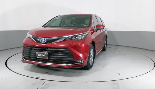 Toyota • Sienna