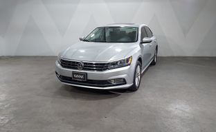 Volkswagen • Passat