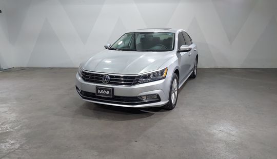 Volkswagen • Passat