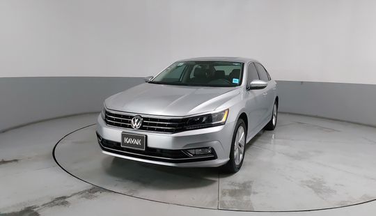 Volkswagen • Passat