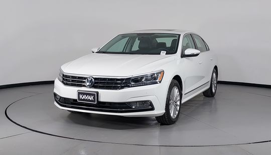 Volkswagen • Passat