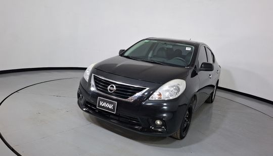 Nissan • Versa