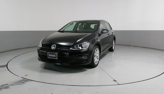 Volkswagen • Golf