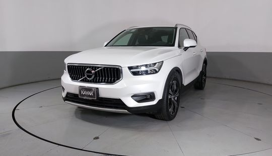 Volvo • XC40