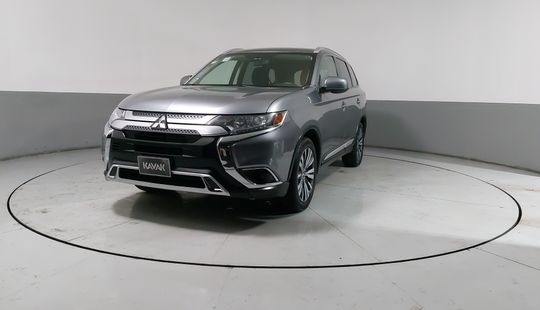 Mitsubishi • Outlander