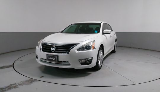 Nissan • Altima