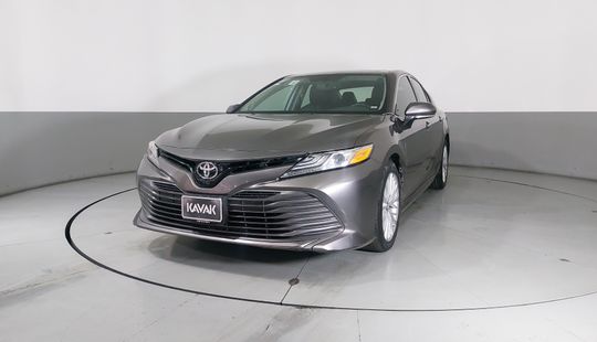 Toyota • Camry