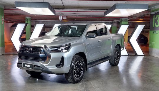 Toyota • Hilux