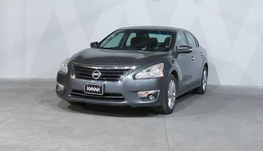 Nissan • Altima