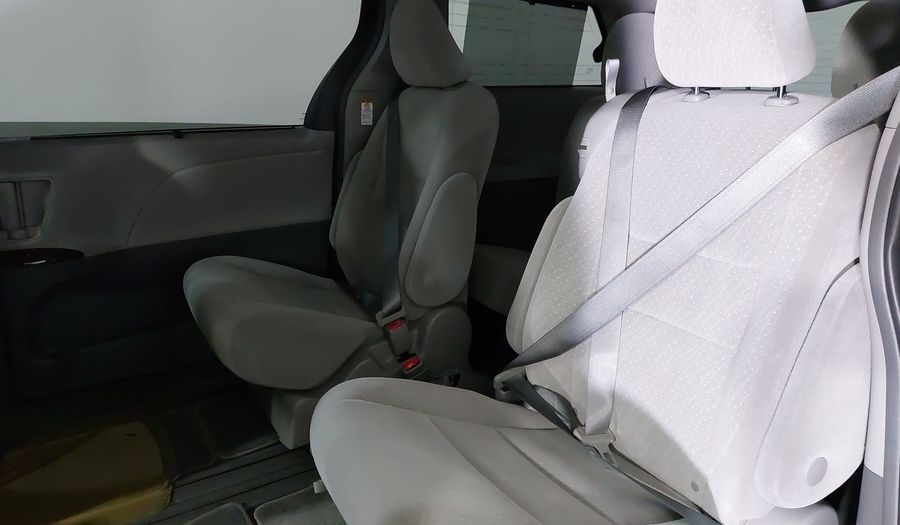 Toyota Sienna 3.5 XLE AUTO Minivan 2019