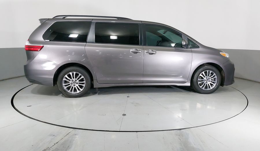 Toyota Sienna 3.5 XLE AUTO Minivan 2019