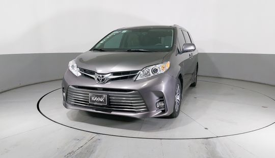 Toyota • Sienna