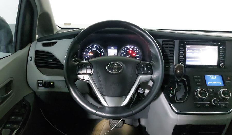 Toyota Sienna 3.5 XLE AUTO Minivan 2019