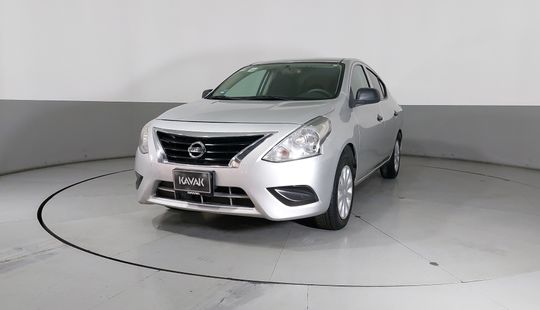 Nissan • Versa