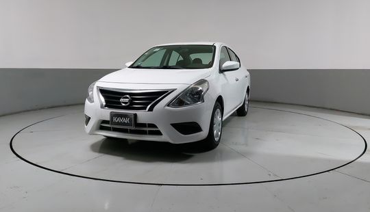 Nissan • Versa