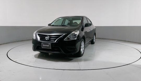 Nissan • Versa