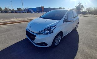 Peugeot • 208