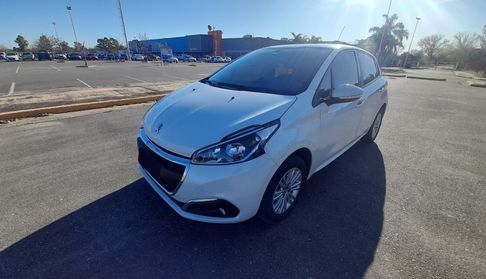 Peugeot 208 1.6 ALLURE MT Hatchback 2018