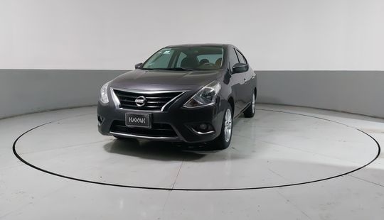 Nissan • Versa