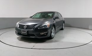 Nissan • Altima