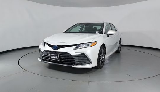 Toyota • Camry