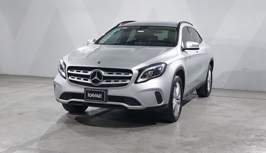 Mercedes Benz • Clase GLA