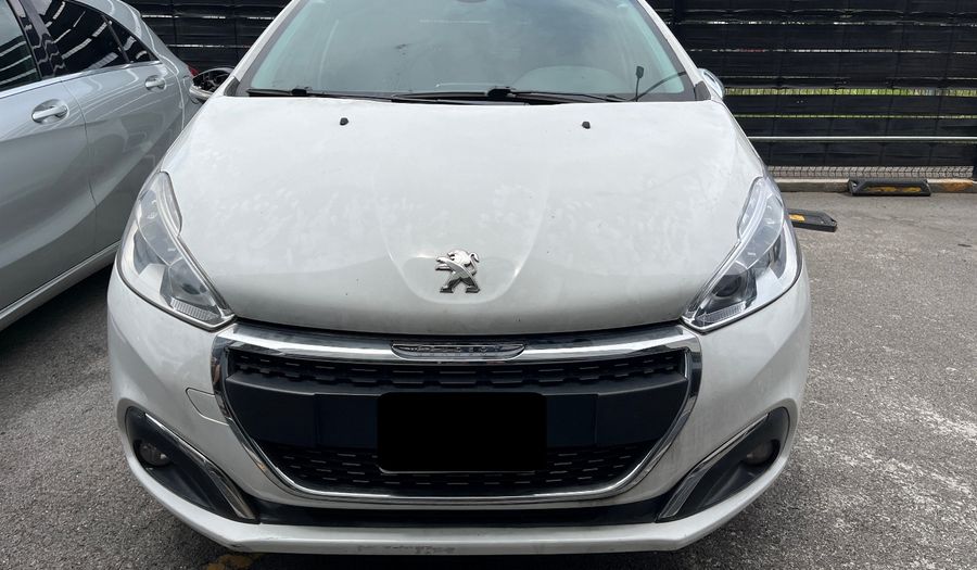 Peugeot 208 1.6 FELINE MT Hatchback 2017