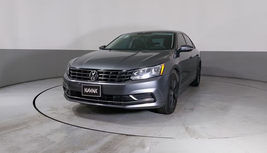 Volkswagen • Passat