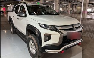 Mitsubishi • L200