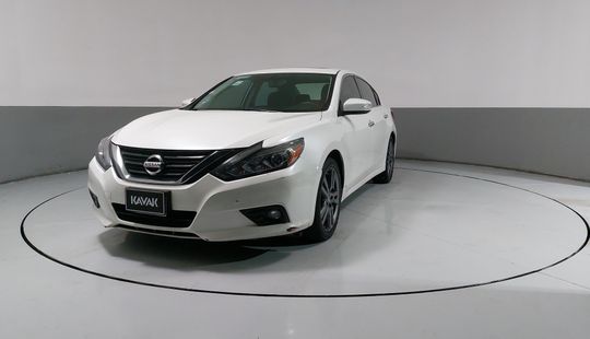 Nissan • Altima