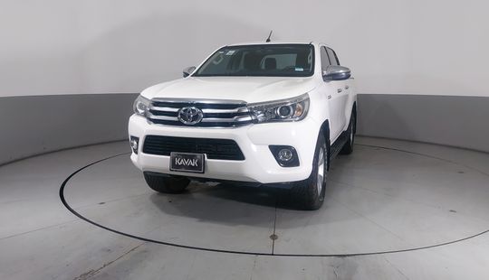 Toyota • Hilux